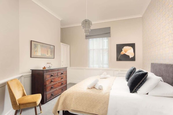 2 chambres, fer et planche à repasser, lit de bébé portatif, Wi-Fi