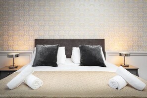 2 bedrooms, iron/ironing board, travel cot, WiFi