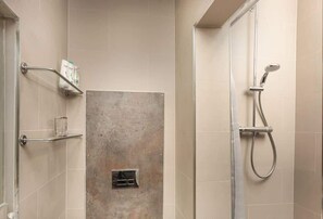 Bruser, hårtørrer, håndklæder, Shampoo