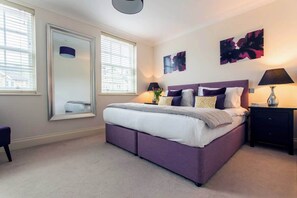 4 bedrooms, iron/ironing board, travel cot, WiFi - Celebration House - Sleeps 13 - Bath (Bath)
