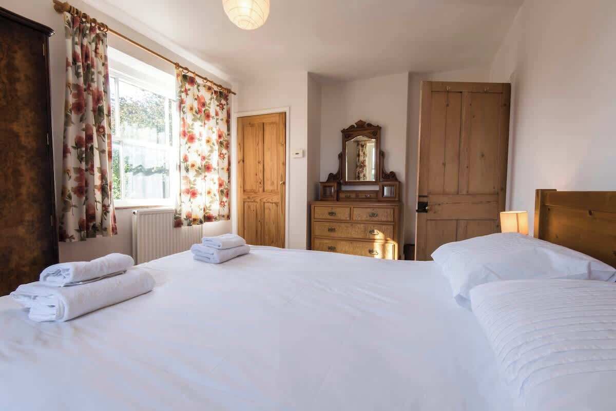 3 bedrooms, iron/ironing board, travel cot, WiFi