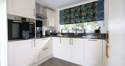 Longscroft Lodge - Sleeps 4