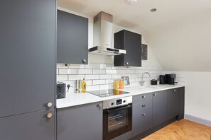 Fridge, oven, dishwasher, coffee/tea maker - The most beautiful view in Bath - Abbey views! (Bath)