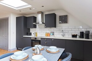 Fridge, oven, dishwasher, coffee/tea maker