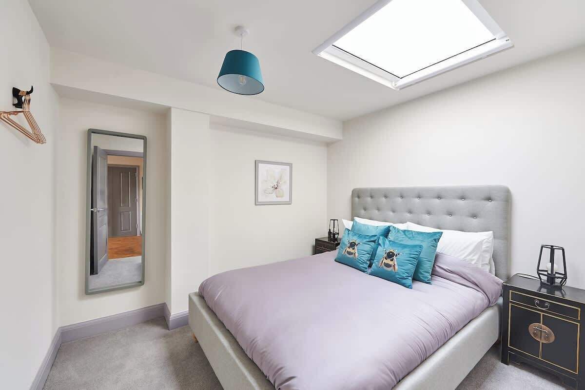 1 bedroom, iron/ironing board, travel crib, WiFi