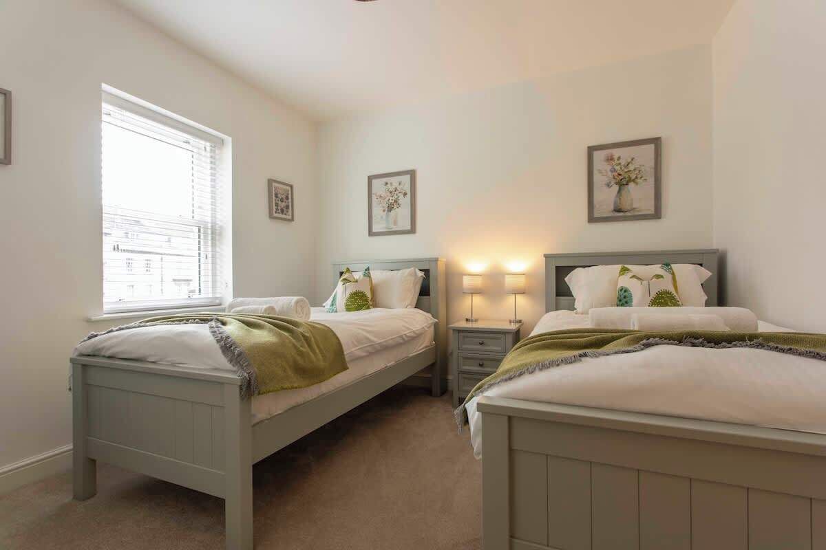 3 bedrooms, iron/ironing board, travel cot, WiFi