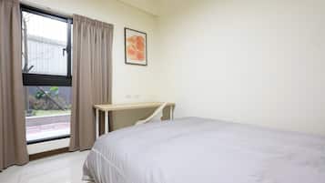 2 bedrooms, desk, iron/ironing board, travel crib