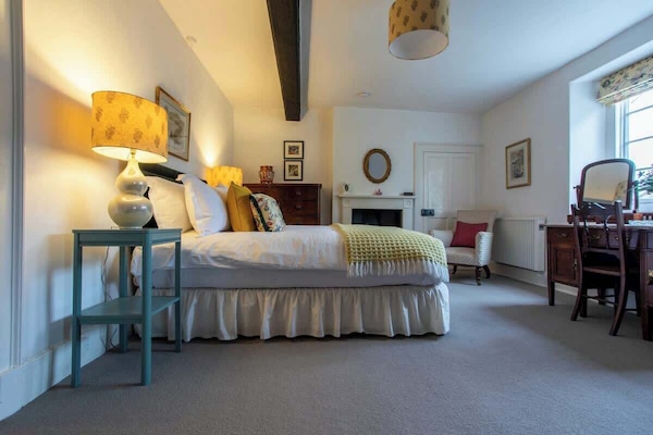 Beautiful spacious room over looking the village with comfortable king sized bed.