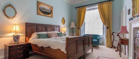 1 habitación, tabla de planchar con plancha, cuna de viaje y wifi