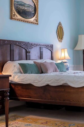 1 bedroom, iron/ironing board, travel crib, WiFi