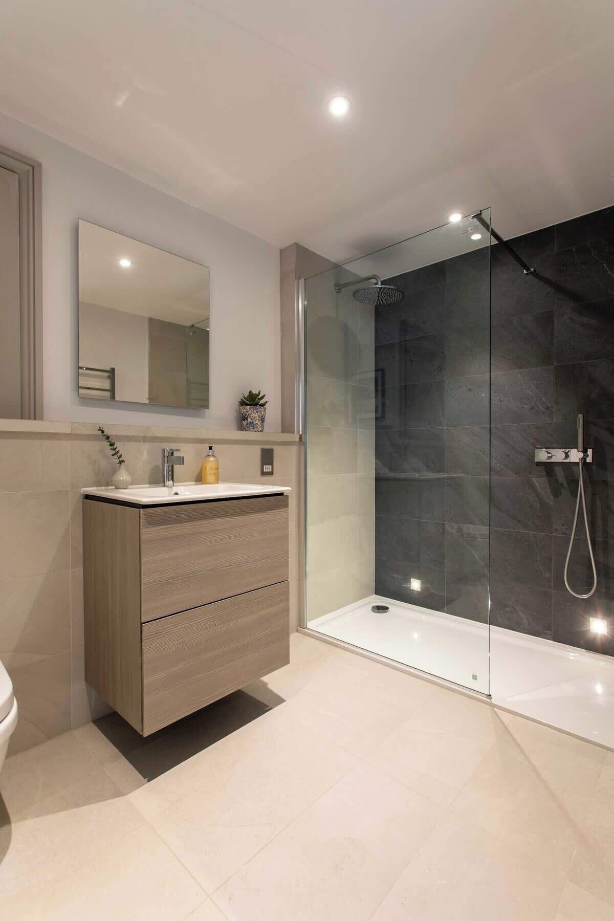Shower, hair dryer, towels, shampoo