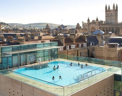 Luxurious Apartment in Central Bath, City Views