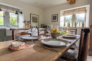 Dining - Delightful Cottage Retreat (Bradford-on-Avon)