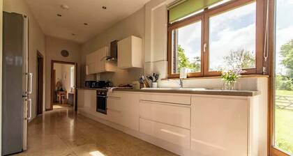 Heavenly Box Hill Barn