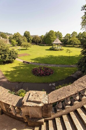 Property grounds - Romantic Retreat - Abbey views (Bath)