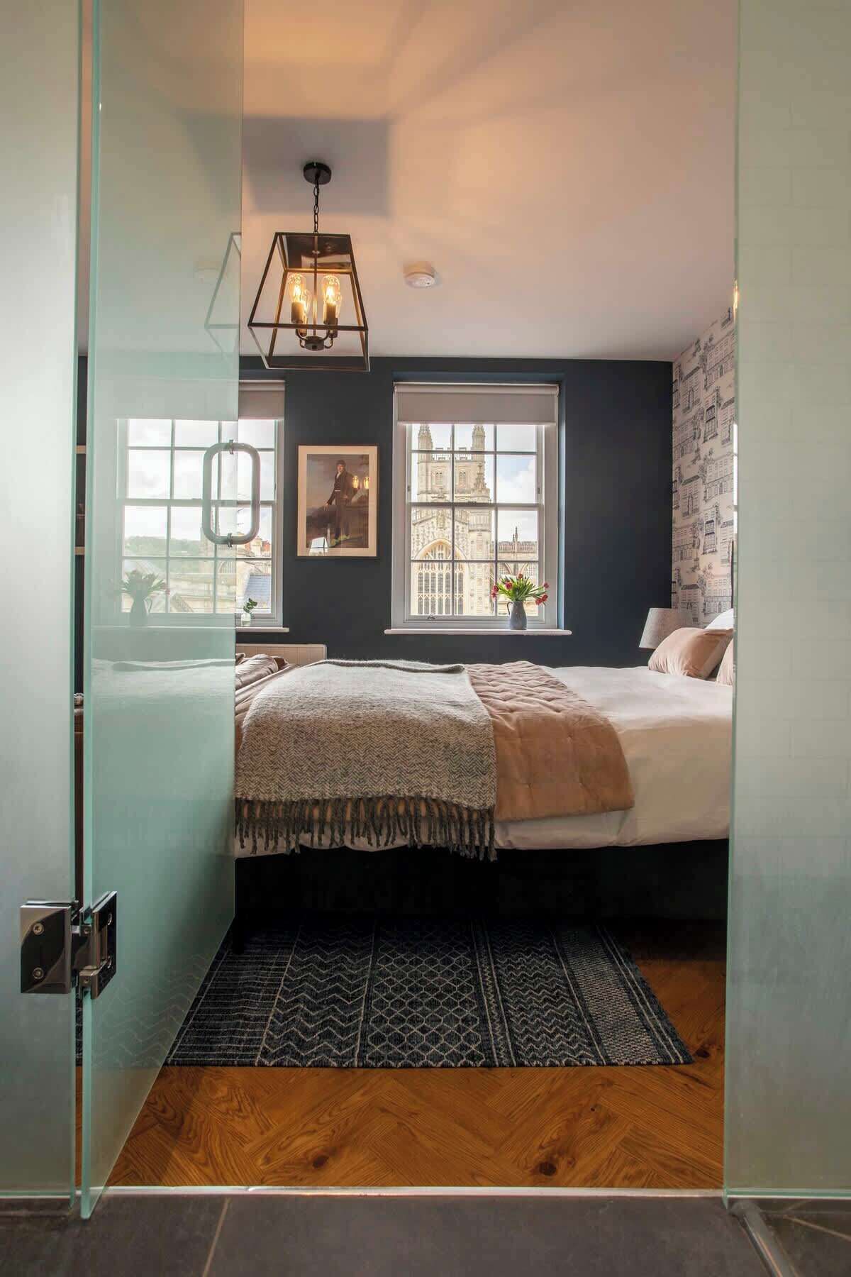 1 bedroom, iron/ironing board, travel crib, WiFi