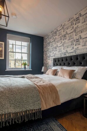 1 bedroom, iron/ironing board, travel crib, WiFi - Romantic Retreat - Abbey views (Bath)