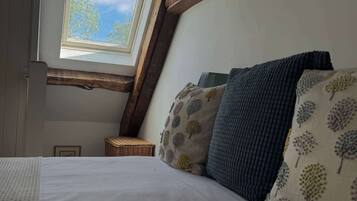 1 bedroom, iron/ironing board, travel cot, WiFi