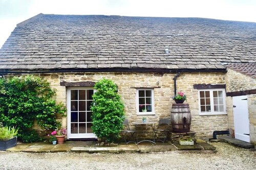 Historic Stone Cottage Near Bath | Countryside Charm Minutes from the City