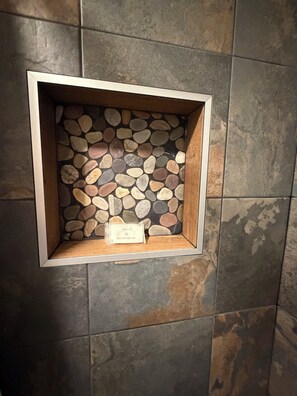 Dusche, Seife, Toilettenpapier