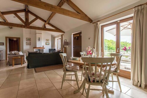 Beautiful Box Hill Lodge