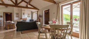 Beautiful Box Hill Lodge