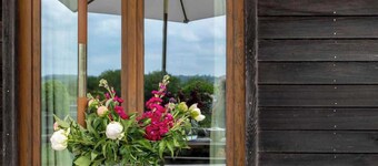 Beautiful Box Hill Lodge