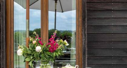 Beautiful Box Hill Lodge