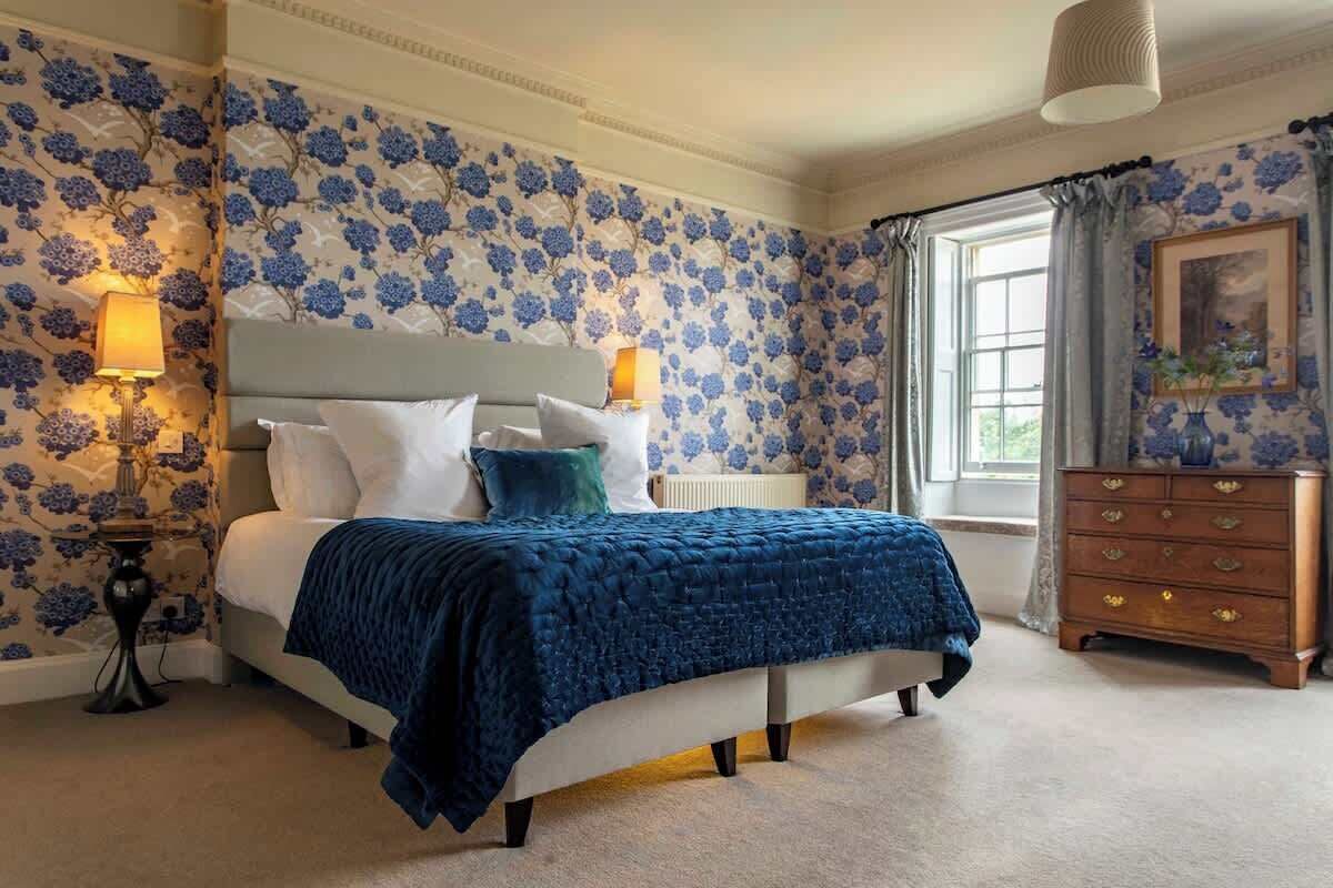 7 Schlafzimmer, Schreibtisch, Bügeleisen/Bügelbrett, Reisekinderbett