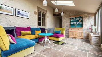 TV, fireplace, offices