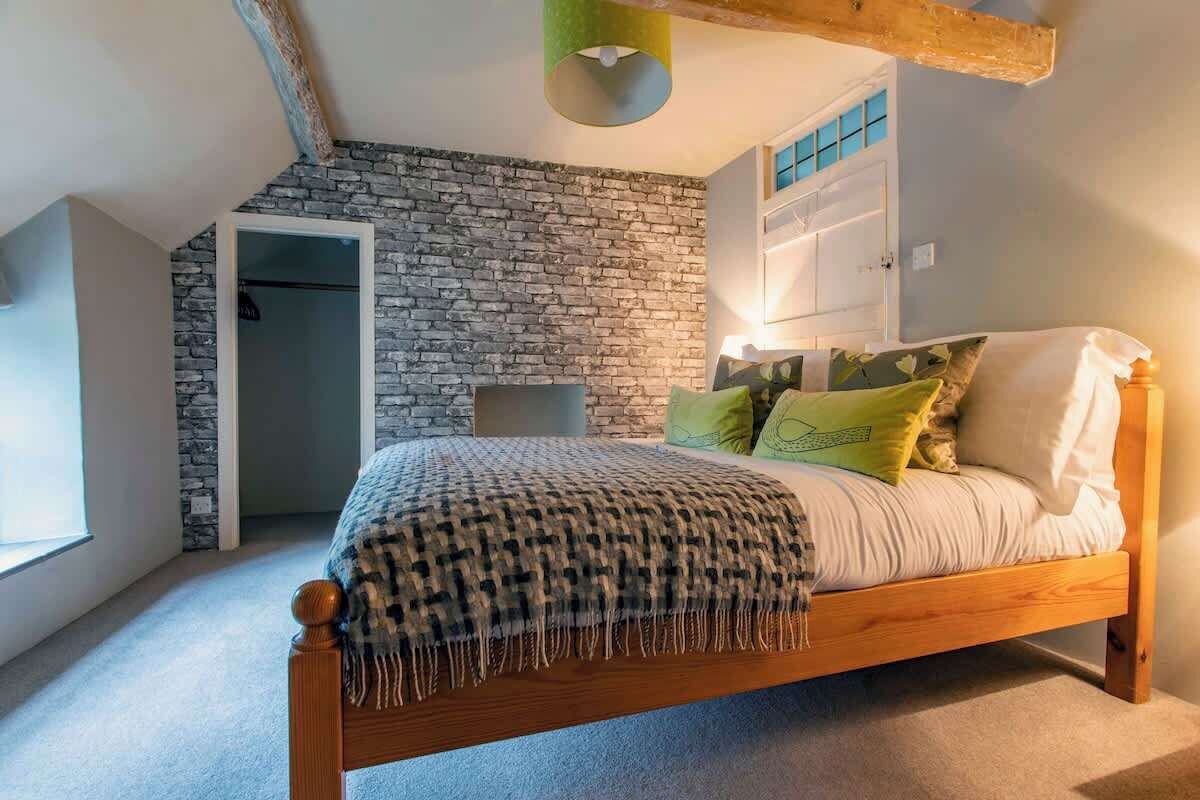 7 多间卧室、办公桌、熨斗/熨衣板、旅行婴儿床