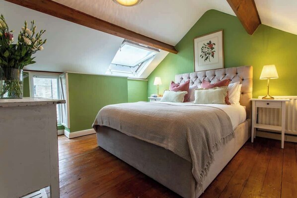 2 bedrooms, iron/ironing board, travel cot, WiFi