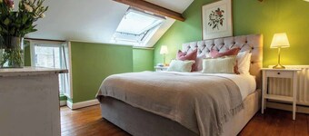 Chez Nous - central Maisonette - Bath Surrounds