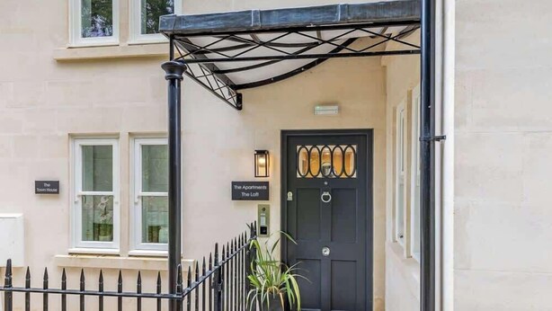 Exterior detail - Elegant Apartment | Balcony & Free Parking (Bath)