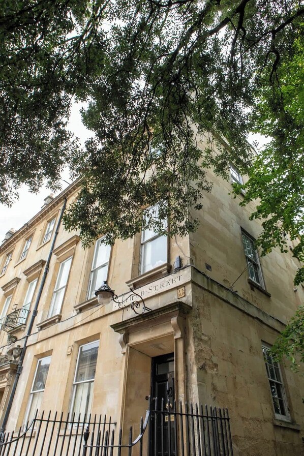 Exterior - Eccentric Magnificence (Bath)
