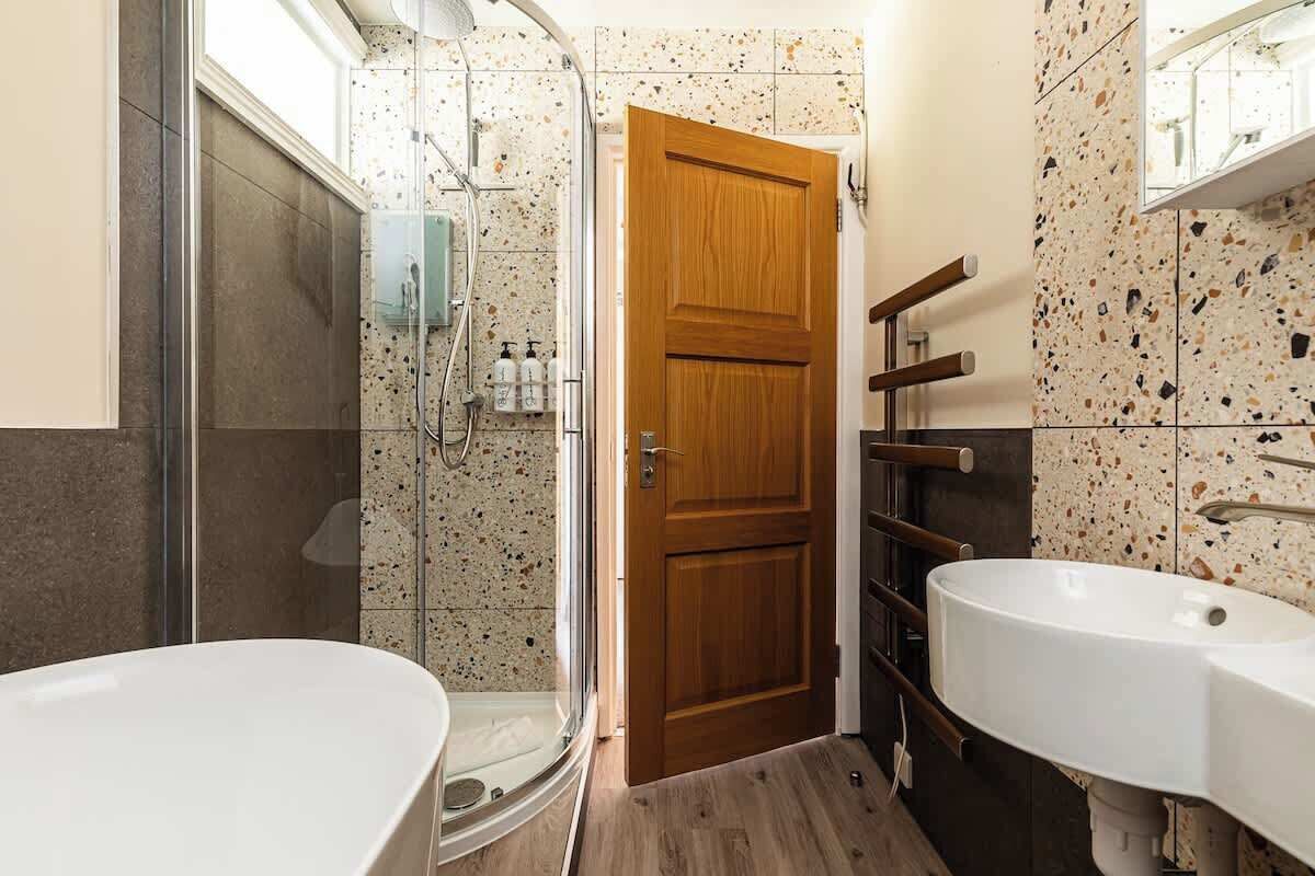 Shower, hair dryer, towels, shampoo