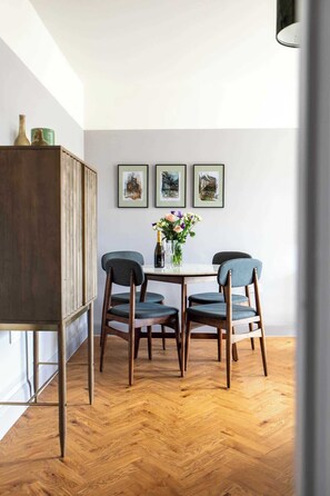 Dining - Stylish Bath Apartment near Roman Baths & Spa (Bath)