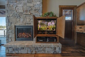 Interior - Wilderness Club Lakefront Lodge (Eureka)