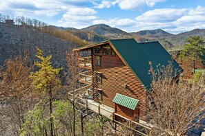Exterior - Mountainside Stay for 10 w/Hot Tub & Mtn Views (Sevierville)