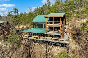Exterior - Mountainside Stay for 12 w/Hot Tub & Mtn Views (Sevierville)