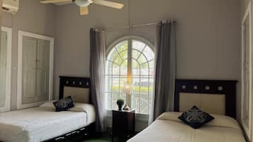 4 bedrooms, iron/ironing board, WiFi, bed sheets