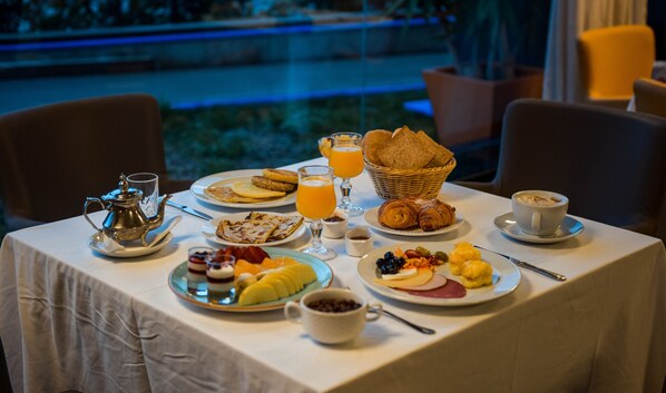Free daily continental breakfast