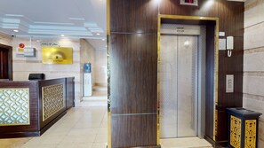 Reception - Wahat Tayiba Hotel Apartments - واحة طيبة للشقق الفندقية  (Madinah)