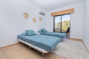 3 عدّة غرف نوم ومكواة/لوح كي وخدمة الإنترنت