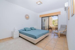 3 habitaciones, tabla de planchar con plancha y internet 