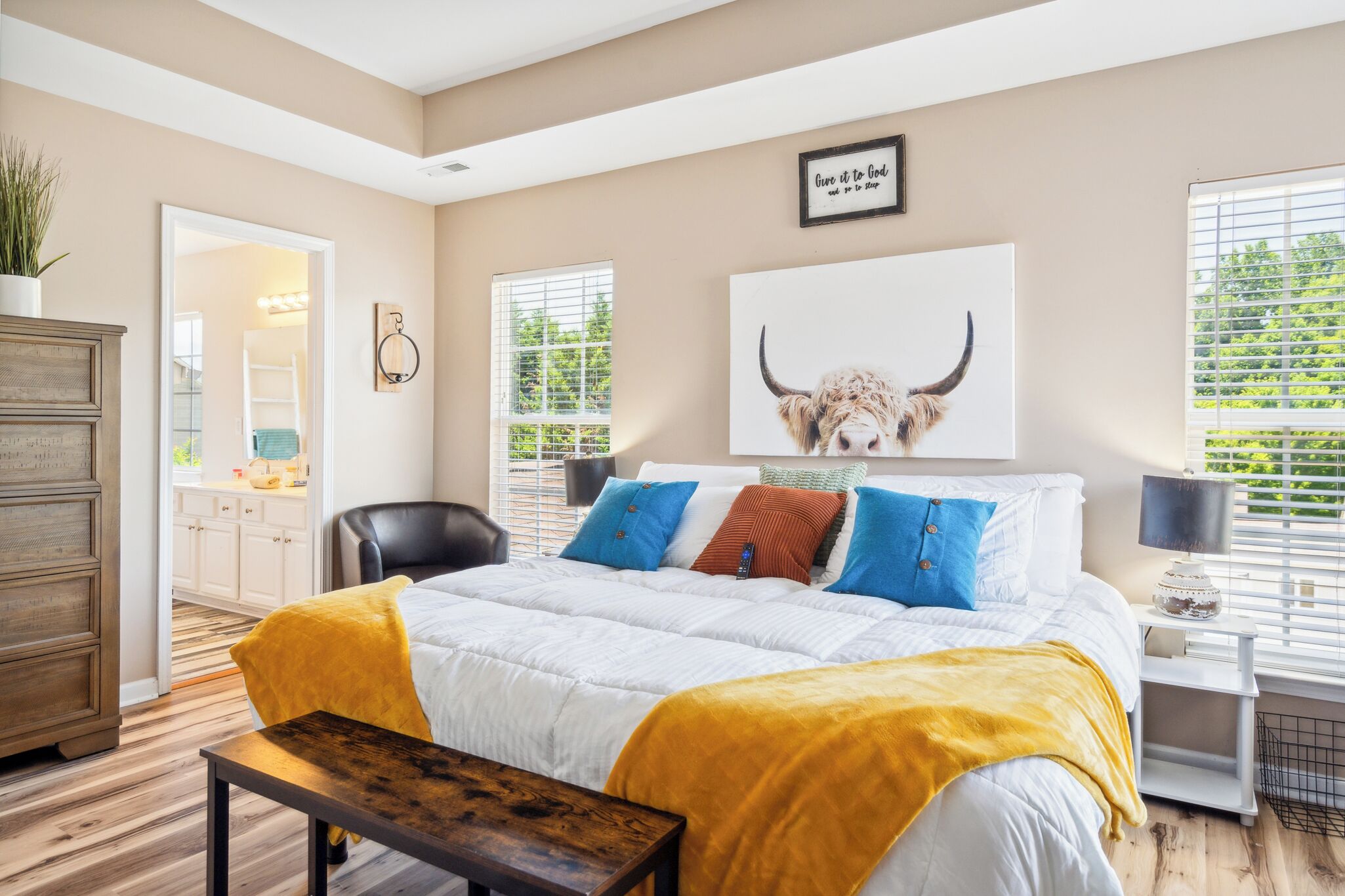 5 bedrooms, hypo-allergenic bedding, laptop workspace