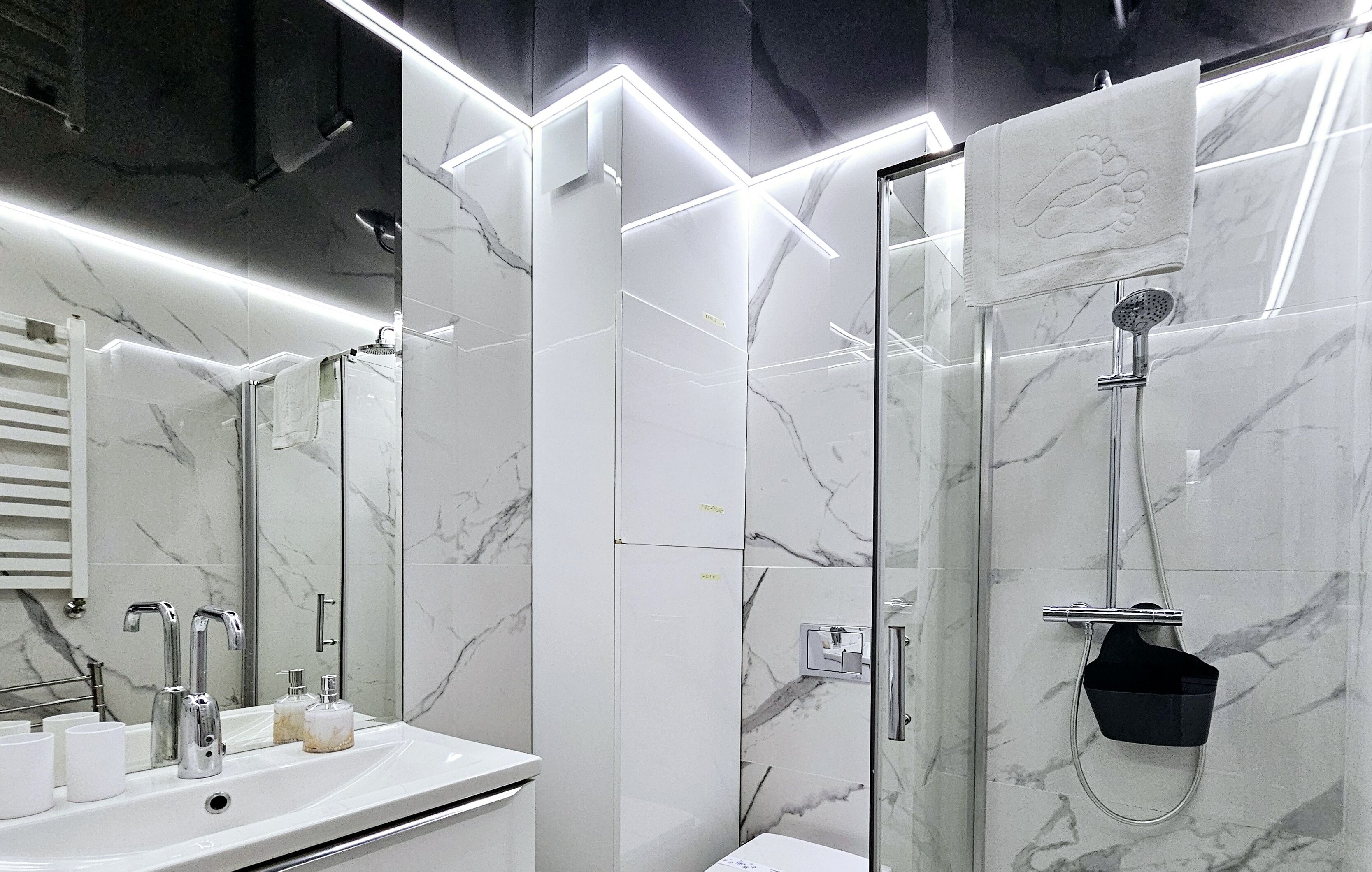 Apartamento conforto, sacada | Banheiro | Chuveiro, secador de cabelo, toalhas de banho, papel higiênico