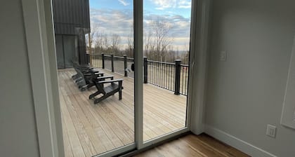 Stunning 10-Acre Luxury Retreat Breathtaking Views – 4BR, 4BA Near NYC & Warwick