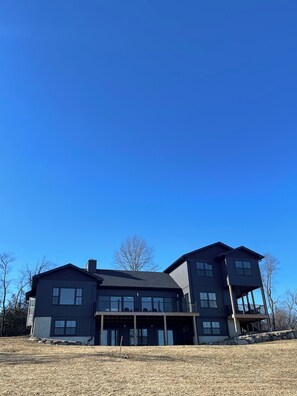 Exterior - Stunning 10-Acre Luxury Retreat Breathtaking Views – 4BR, 4BA Near NYC & Warwick (Warwick)
