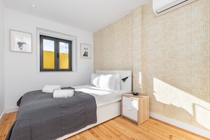 1 bedroom, bed sheets